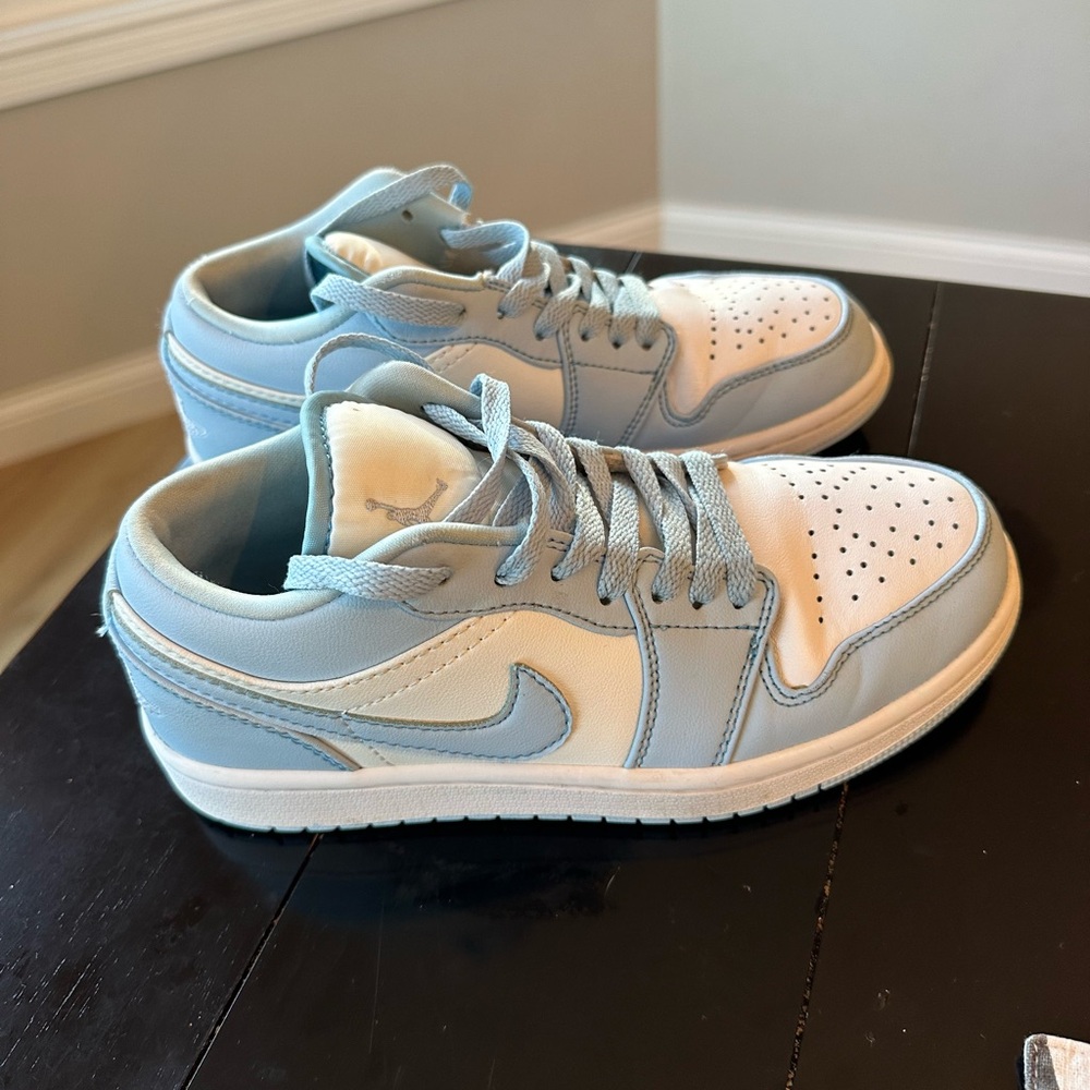 Authentic Jordan Low Dunks. Women’s size 6.5. Great condition!!